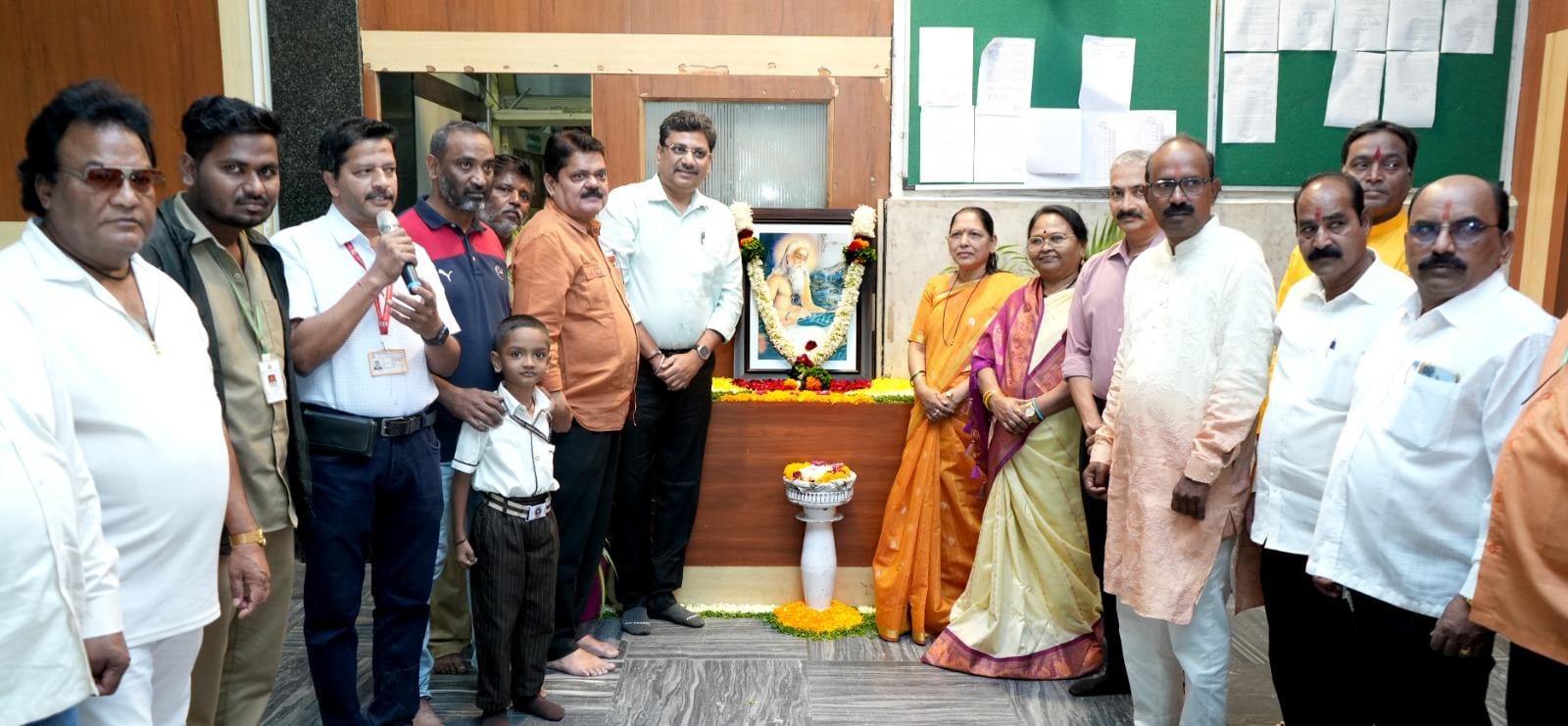 पिंपरी-चिंचवड महापालिकेच्या वतीने महर्षि वाल्मिकी यांच्या जयंतीनिमित्त अभिवादन