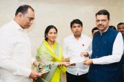 ऐश्वर्या बाबर यांच्याकडून दुष्काळग्रस्तांच्या मदतीसाठी एक लाखांची मदत..!