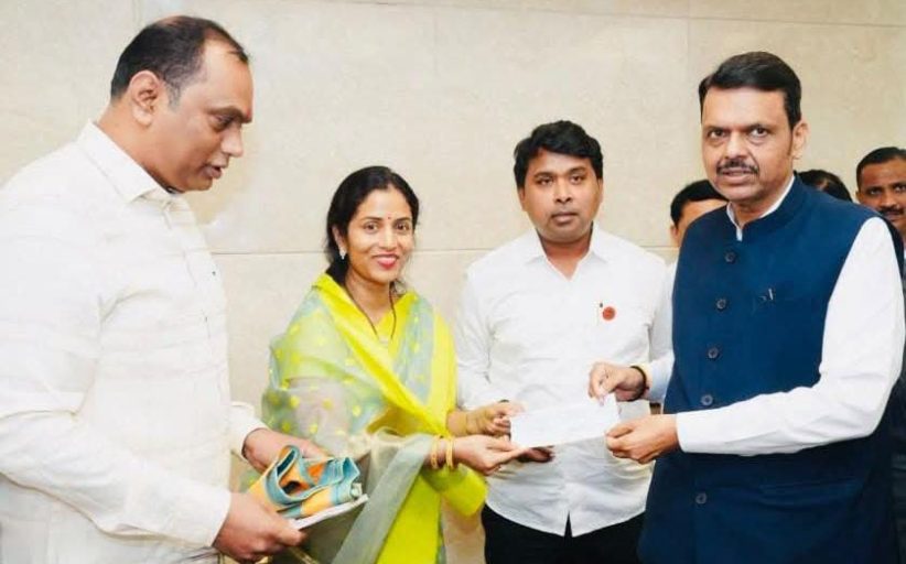 ऐश्वर्या बाबर यांच्याकडून दुष्काळग्रस्तांच्या मदतीसाठी एक लाखांची मदत..!