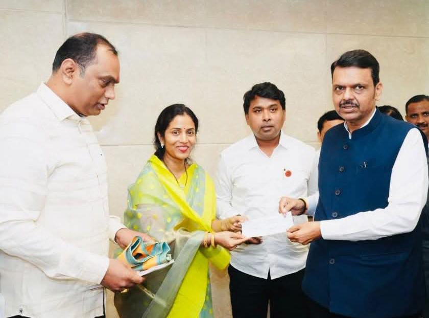 ऐश्वर्या बाबर यांच्याकडून दुष्काळग्रस्तांच्या मदतीसाठी एक लाखांची मदत..!